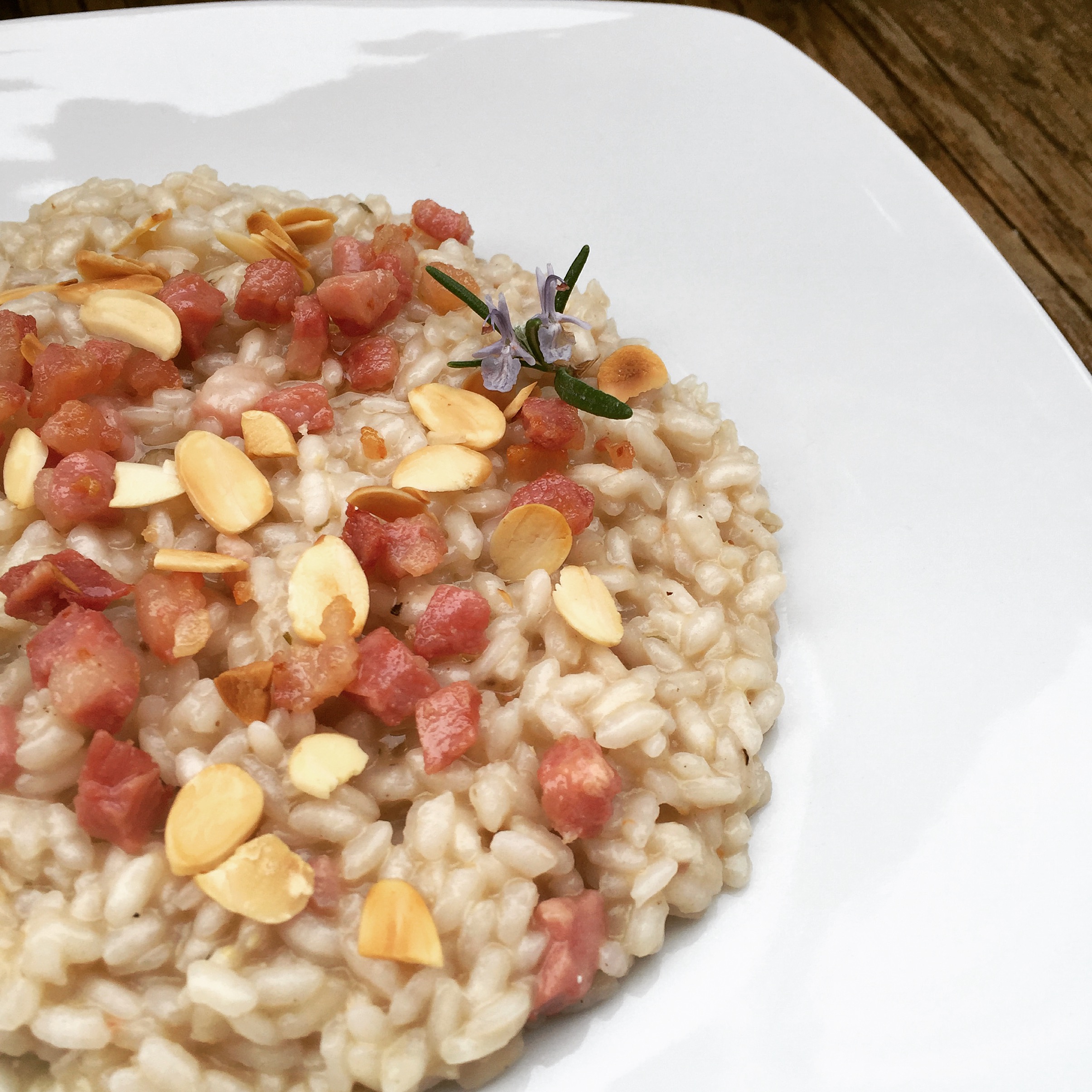 risotto all'uva americana e mandorle